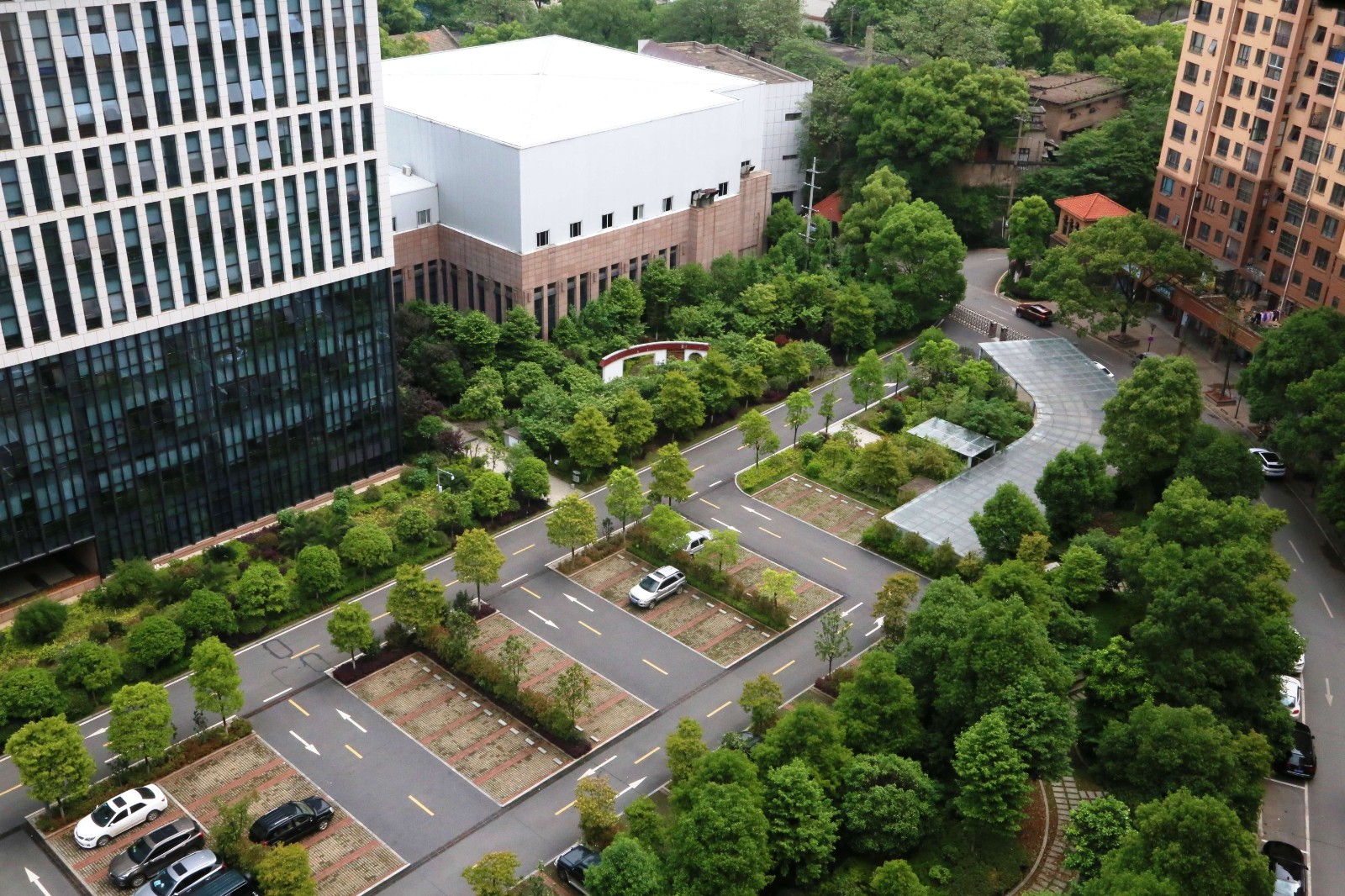 办公大楼后侧+南坪俯瞰图(压缩后).jpg